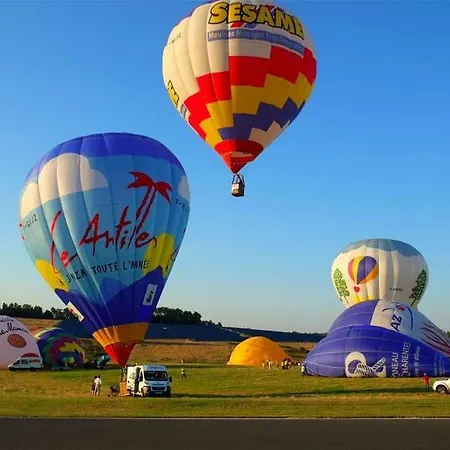 Gaia A 200 M Des Thermes بيت للعطل جونزاك