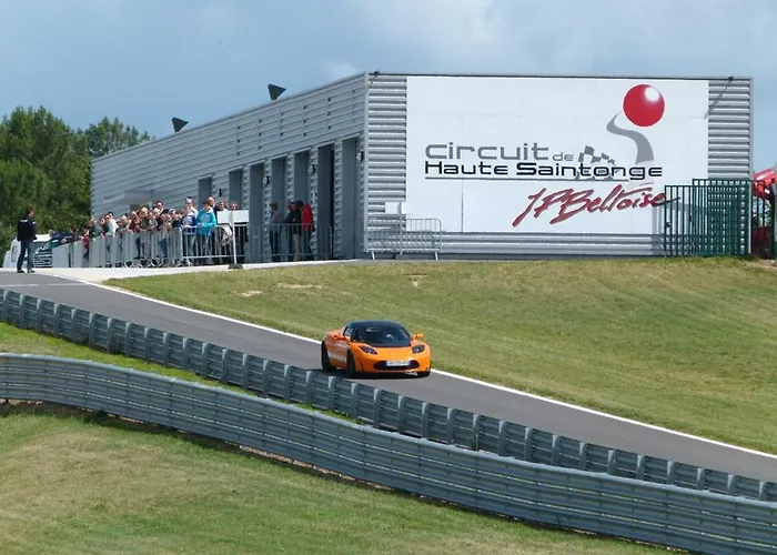 Сasa de vacaciones Résidence Gaïa à 200 M Des Thermes Jonzac